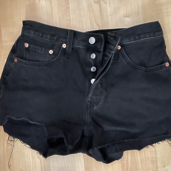 Levi high rise shorts - Picture 2 of 2